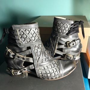 Freebird Skylar leather boots - like new, size 9